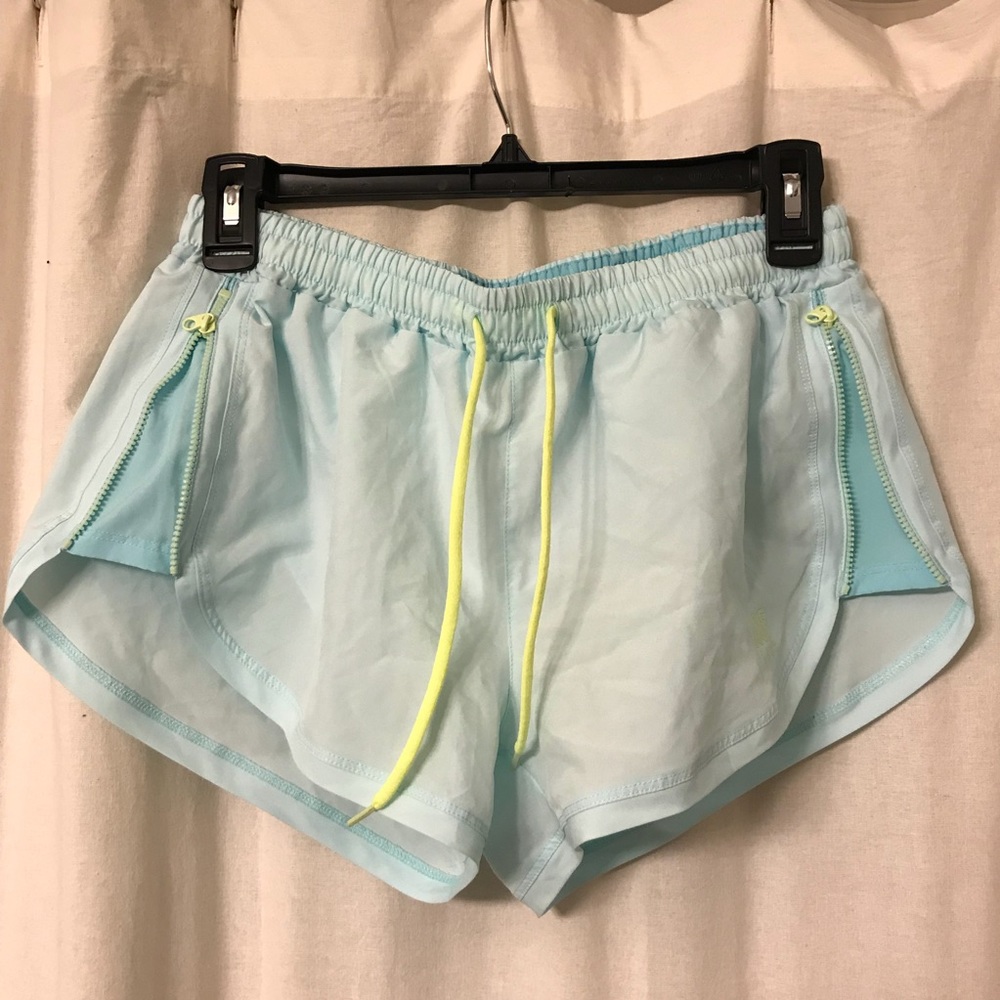 A&F Active shorts！ NWOT！